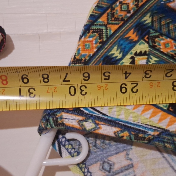 LuLaRoe Tunic EUC Size S Green Yellow Geometric Flowy Pattern - Picture 8 of 8